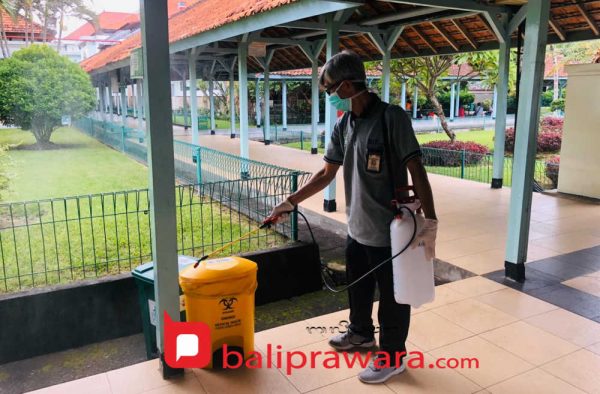  Selain Semprotkan Desinfektan di Selasar, RSUP Sanglah Juga Batasi Akses ke Ruang Nusa Indah