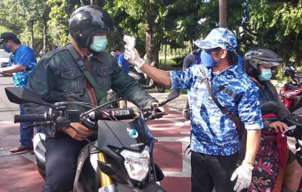  Partai Demokrat Denpasar Turun ke Jalan Bagikan Seribu Masker, Hand Sanitaizer dan Disinfektan