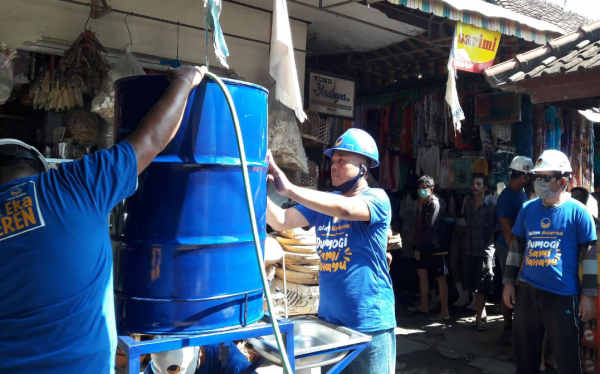  Nasdem Sebar Wastafel dan Bagi Masker di 5 Titik di Jembrana