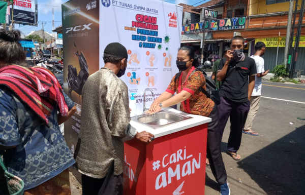  Astra Motor Bali Kembali Pasang 6 Wastafel Portabel di Pasar Tradisional Tabanan