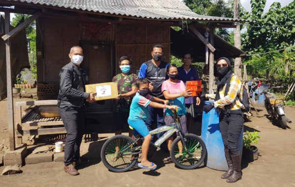  Owners H.O.B.I Community Bali, Turun Langsung Bagikan Masker Dan Sembako