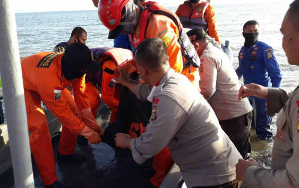  Tim Sar Akhirnya Temukan Pemancing Yang Hilang di Pantai Candikusuma