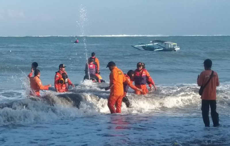  Dragged By Waves When Swimming, A Foreigner Has Not Been Found