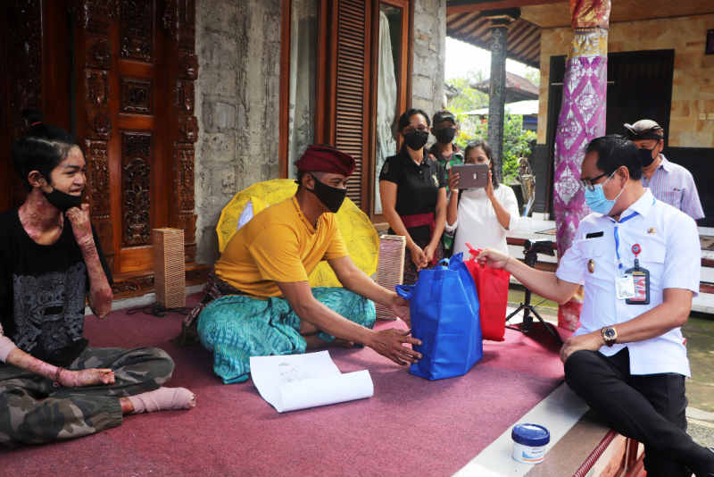  Wujud Kepedulian, Wabup Suiasa Kunjungi Masyarakat Terkena Musibah