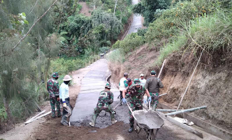  Buat Jalan Usaha Tani Kodim Bangli Gelar Karya Bakti