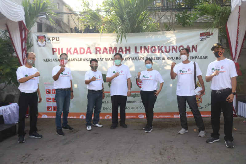  Gerakan Green Election KPU Kota Denpasar Gelar Aksi Tanam Pohon