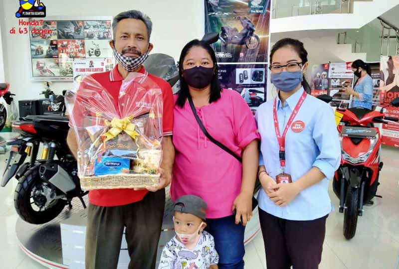  Dealer 63 Singaraja Berikan Birthday Surprise Konsumen Loyal, Dihari Palanggan Nasional