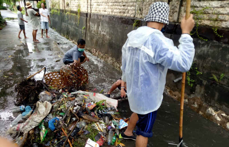  Dinas PUPR Denpasar Turunkan Ratusan Petugas, Tangani Genangan Air di 13 Titik