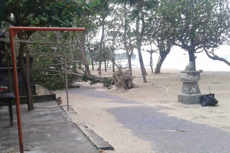  Angin Kencang Kembali Terjadi, Pantai Kuta Dilanda Badai Pasir