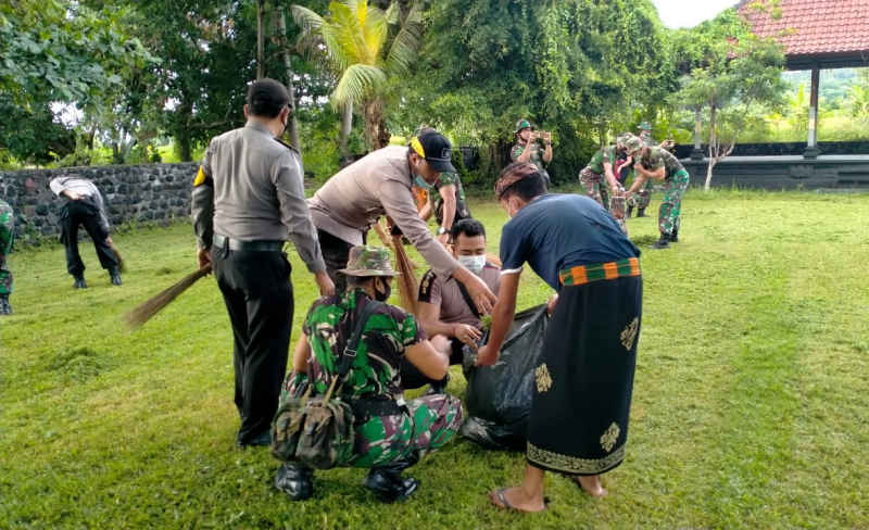  Kodim Karangasem Melaksanakan Karya Bakti Pembersihan Tempat Ibadah