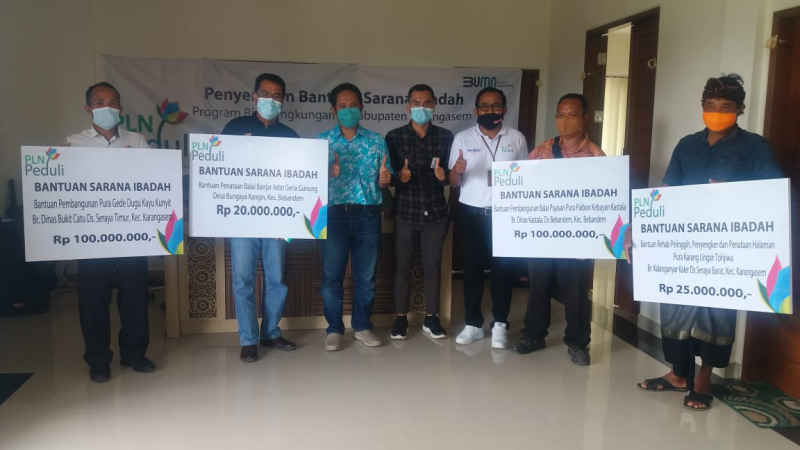  PLN Serahkan Bantuan CSR 826 Juta Rupiah di 8 Kabupaten/ Kota di Bali