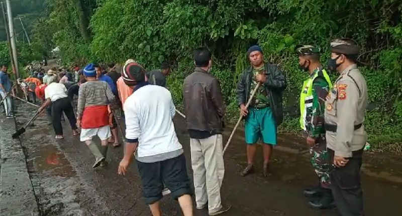  Kodim Bangli dengan Instansi Terkait, Normalisasi Material Longsor Menuju Akses Desa Trunyan