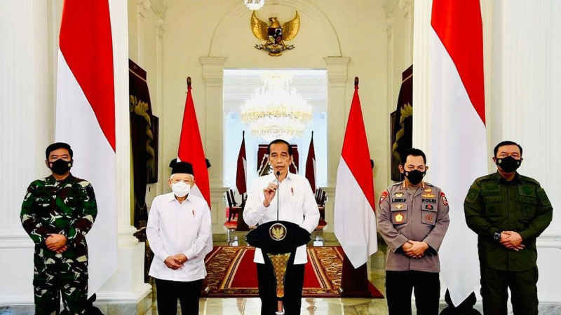 Presiden Jokowi Beri Penghargaan Kenaikan Pangkat Seluruh Awak KRI Nanggala-402 