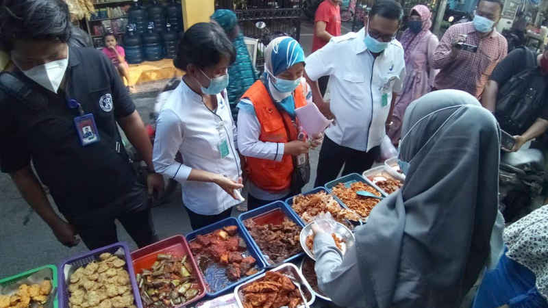  Pastikan Keamanan Produk Makanan, BBPOM Sidak Takjil di Kampung Jawa Denpasar