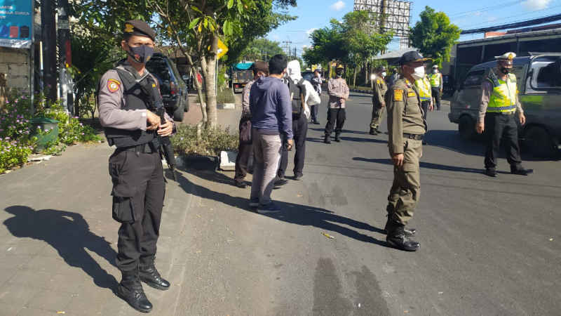  Penyekatan Arus Mudik Polres Badung, Sejumlah Kendaraan Diminta Putar Balik