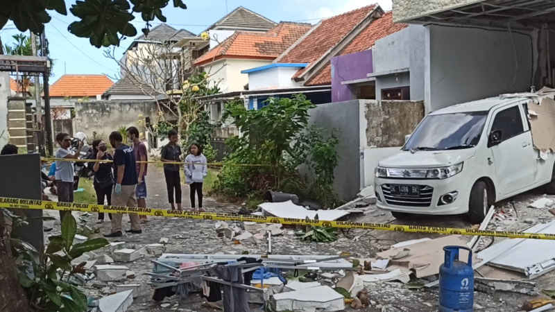  Ledakan Akibat Gas LPG Bocor, Sebuah Rumah di Puri Gading Hancur