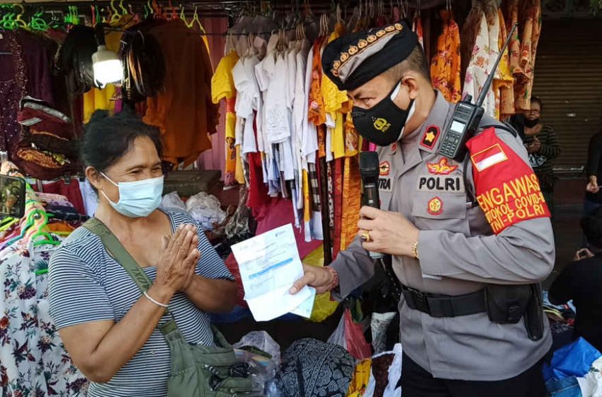  Dirikan Posko, Kapolsek Kuta Edukasi Pedagang dan Pembeli Pasar Kuta I