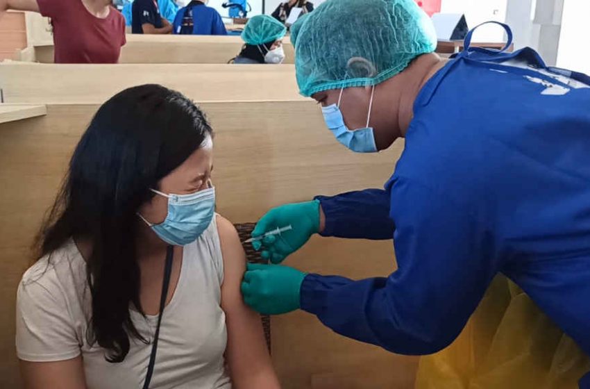  Mobilitas Warga dan ABK Cukup Tinggi, Lanal Denpasar Gelar Serbuan Vaksin di Pelabuhan Benoa