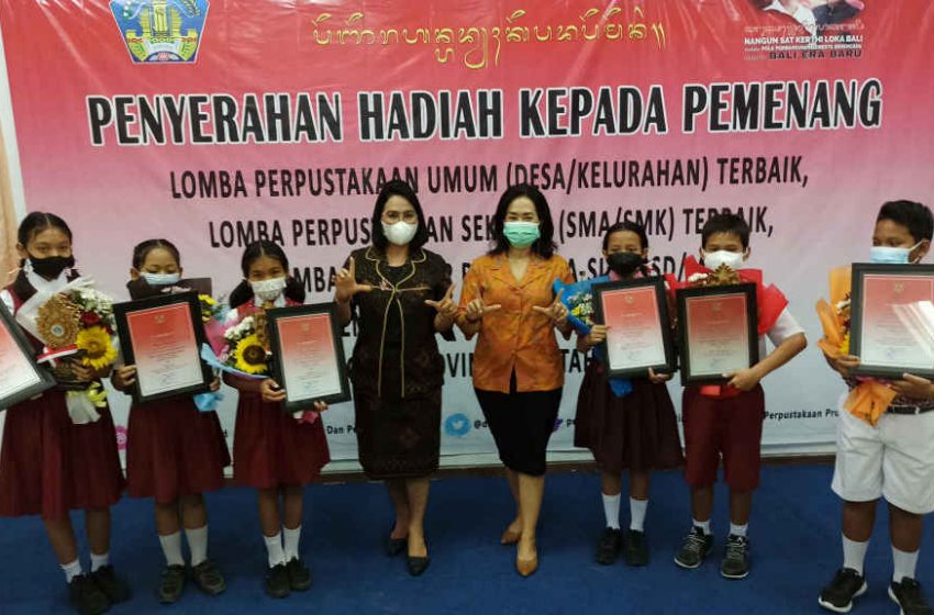  Dinas Kearsipan dan Perpustakaan Provinsi Bali, Serahkan Hadiah Lomba