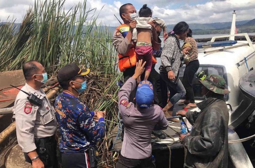  Akses Tertimbun Longsor, Evakuasi Dilakukan Melalui Jalur Danau