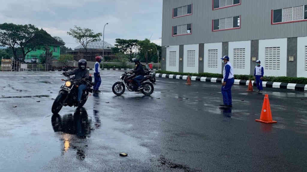 Pengguna Honda Big Bike Bali di Berikan Refreshment Basic Skill Safety Riding
