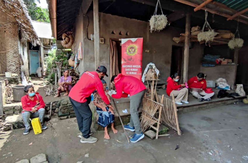  Gelar Vaksinasi di Karangasem, BIN Bali Juga Layani Warga Door to Door