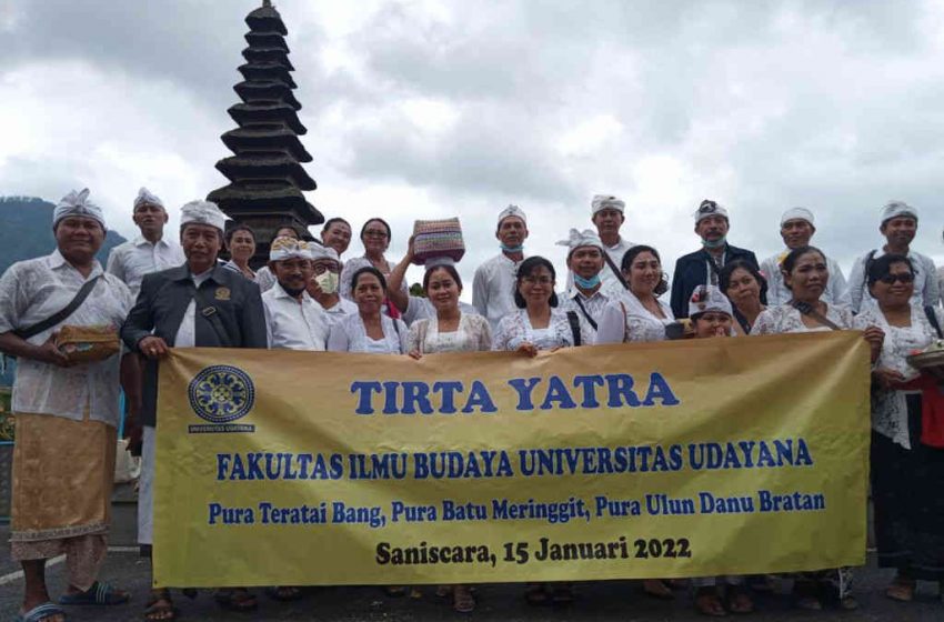  Tingkatkan Sradha Bakti dan Kekeluargaan, Fakultas Ilmu Budaya Gelar Tirta Yatra