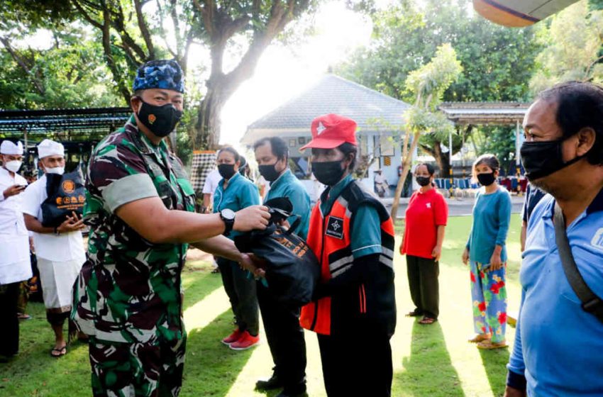  Perayaan Tumpek Uye di Lanud Ngurah Rai Juga Diisi Aksi Sosial