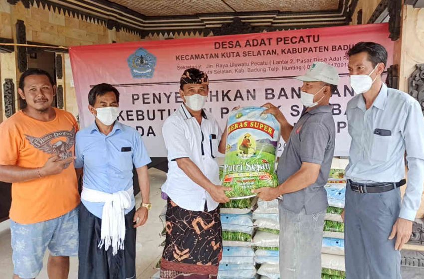  Bagikan 64 Ton Beras, Desa Adat Pecatu Beri Dukungan dan Apresiasi Krama Sambut Nyepi