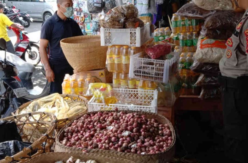  Pawas Bersama Anggota, Cek Ketersediaan Minyak Goreng di Pasar Kidul Bangli