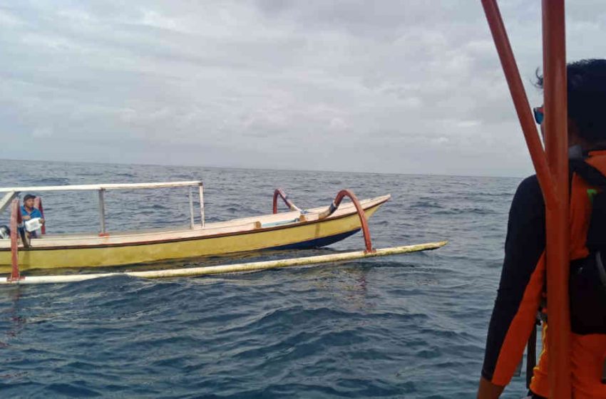  Seorang Nelayan Hilang Saat Sampan yang Ditumpangi Tenggelam Dihantam Ombak