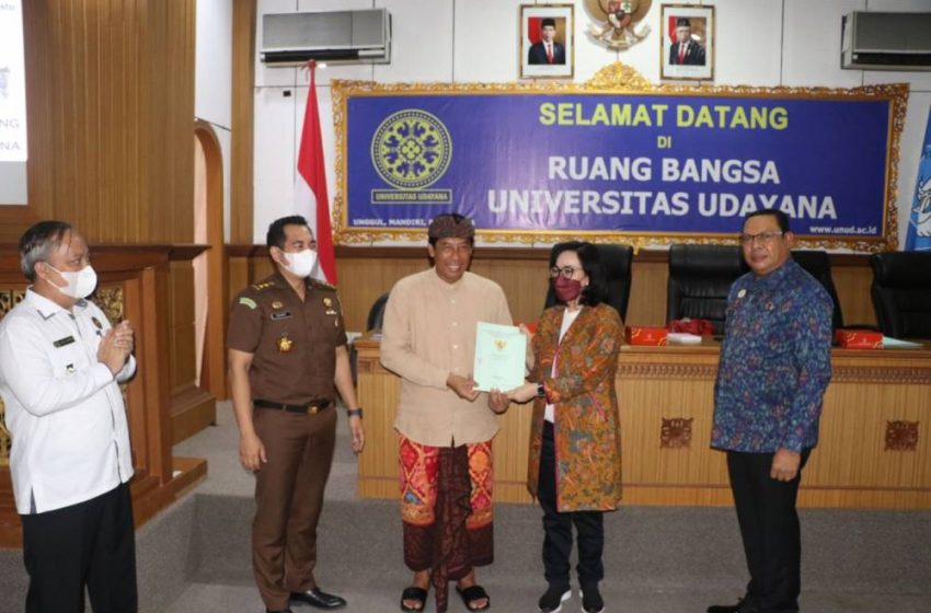  Unud Terima Sertifikat Hak Pakai (SHP) Aset Tanah di Jalan Uluwatu