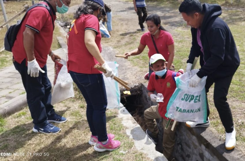  PkM Pascasarjana Unud gelar Aksi Bersih Sampah di TNBB