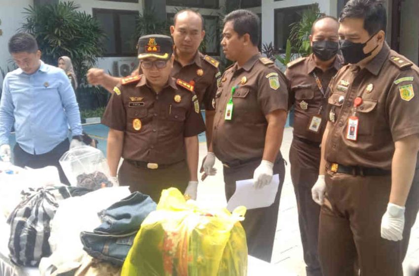  Puluhan Barang Bukti dari 25 Kasus Tindak Pidana, Dimusnahkan Kejari Karangasem