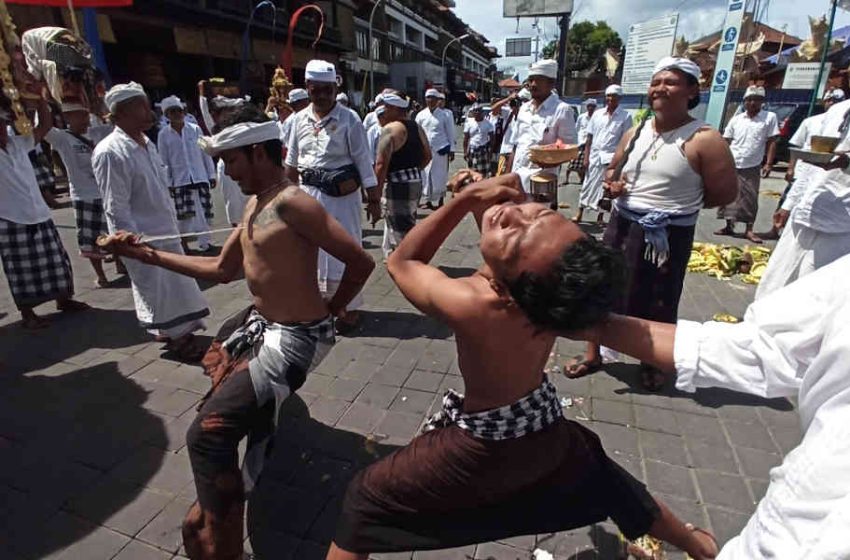  Suasana Sakral Warnai Prosesi Nangluk Merana Desa Adat Kuta