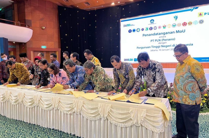  Rektor Unud Tanda Tangani MoU dengan PT PLN (Persero) bersama 15 Universitas Lainnya