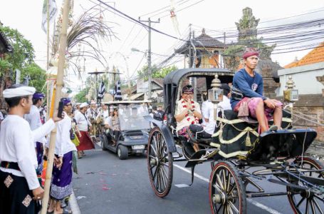 Sekda Adi Arnawa Hadiri Parade Gebogan 52 Banjar di Desa Adat Kerobokan