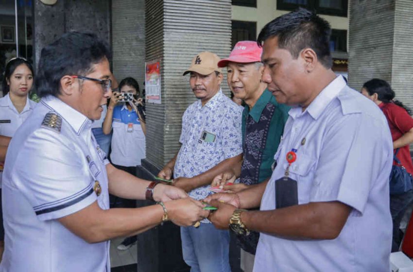  Salurkan Bantuan 3.5 Miliar Untuk Korban Bencana, Bukti Bupati Giri Prasta Selalu Hadir untuk Masyarakat