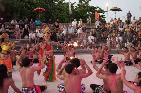 Dongkrak Kunjungan Wisatawan, ITDC Hadirkan Kecak and Barong Dance Show di Pulau Peninsula