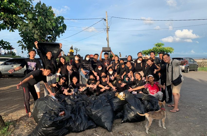  Rayakan Hari Bumi, BEM FKH Unud gelar “Beach Clean Up”