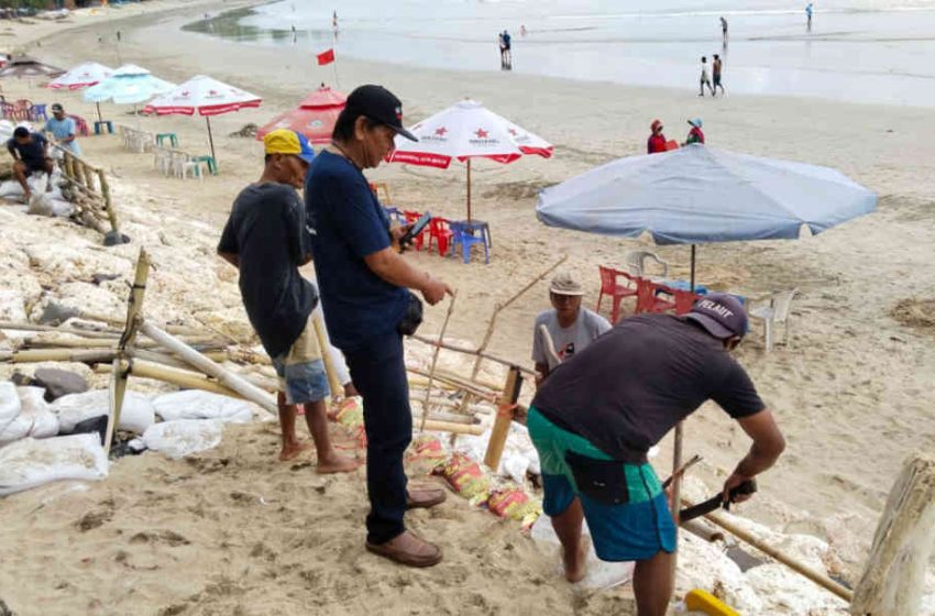  Dikeluhkan Pengunjung Karena Kumuh, Tanggul Pasir di Pantai Kuta Akhirnya Dibongkar Satgas