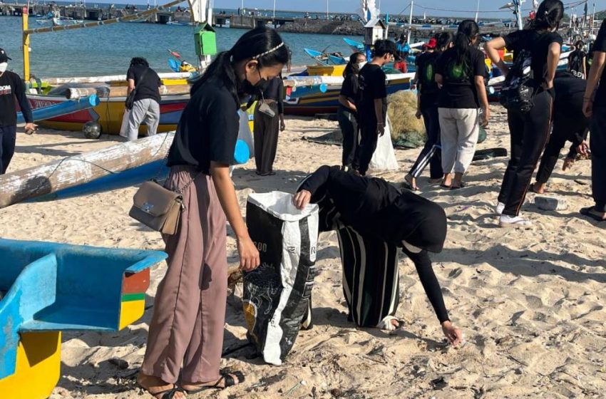  Tumbuhkan Kepedulian Lingkungan, BEM Unud Laksanakan Udayana Clean Up Day 1