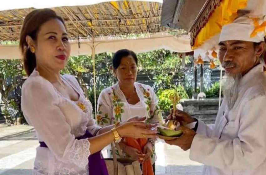  Dharma Wanita Persatuan Unud, Tirtayatra ke Tiga Pura di Bali Utara