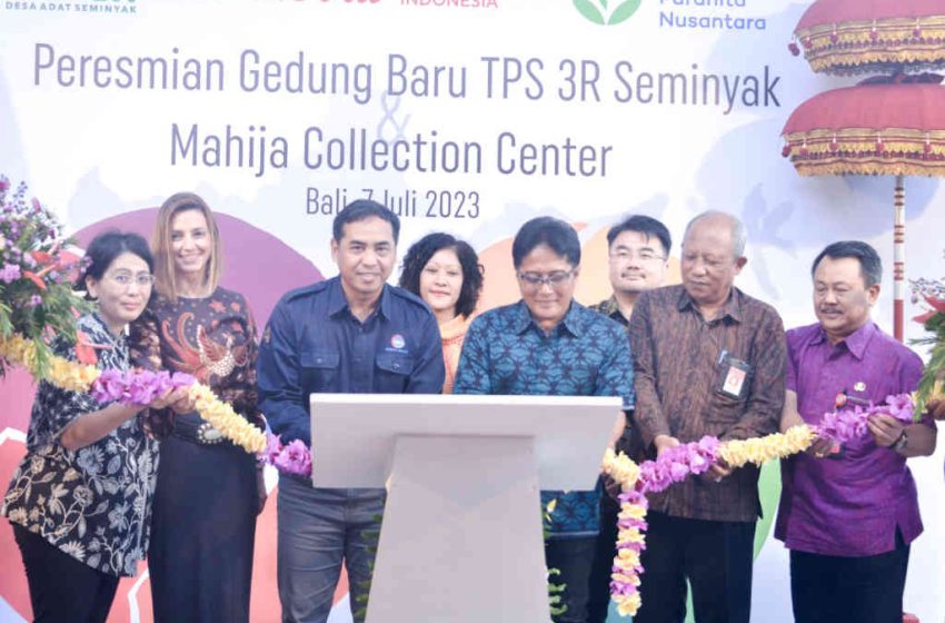  Bupati Giri Prasta Resmikan Gedung Baru TPS3R Mohija Collection Center Desa Adat Seminyak