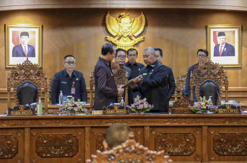  Wabup Suiasa Sampaikan 4 Ranperda di Rapat Paripurna DPRD Badung, Harapkan dapat Dibahas dan Disetujui Menjadi Perda