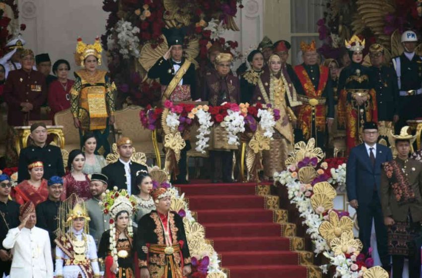  Pimpin Upacara Peringatan HUT Kemerdekaan RI, Presiden Jokowi Kenakan Pakaian Adat Surakarta