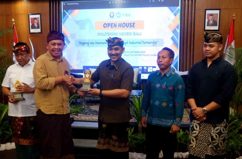  Bappeda Bali Terima Penghargaan dari PNB sebagai “The Most Supporting Partner”