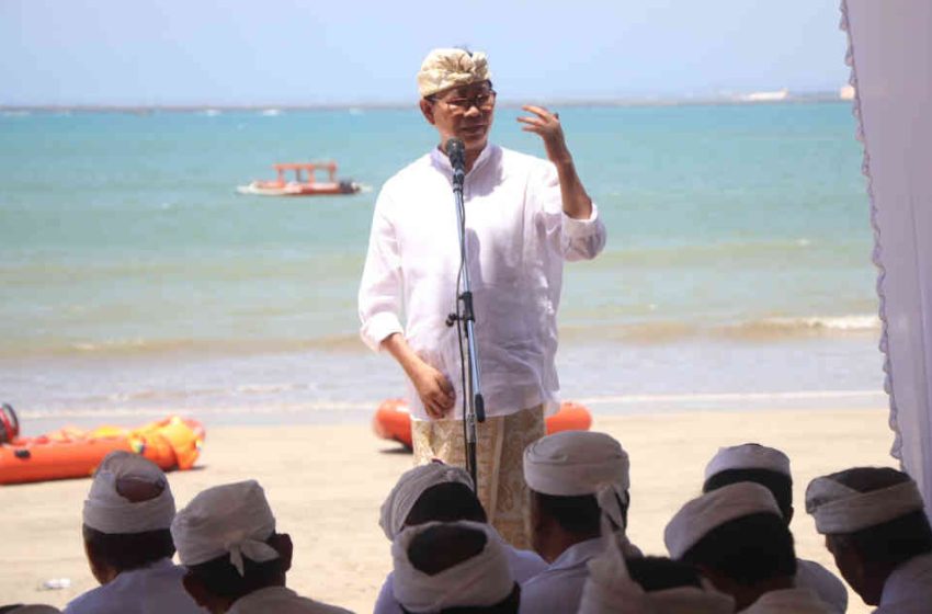  Wabup Suiasa Hadiri Upacara Pemahayu Jagat, Nangluk Merana di Pantai Muaya Jimbaran