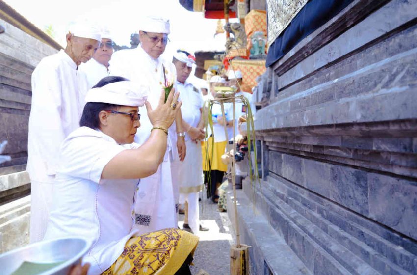  Karya Melaspas di Pura Kahyangan Desa dan Puseh Desa Adat Cengkok