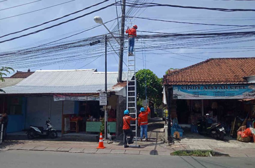  Rutin Lakukan Perapihan Kabel Fiber Optik, PLN Icon Plus Bali Nusra Komit Jaga Keteraturan Kabel